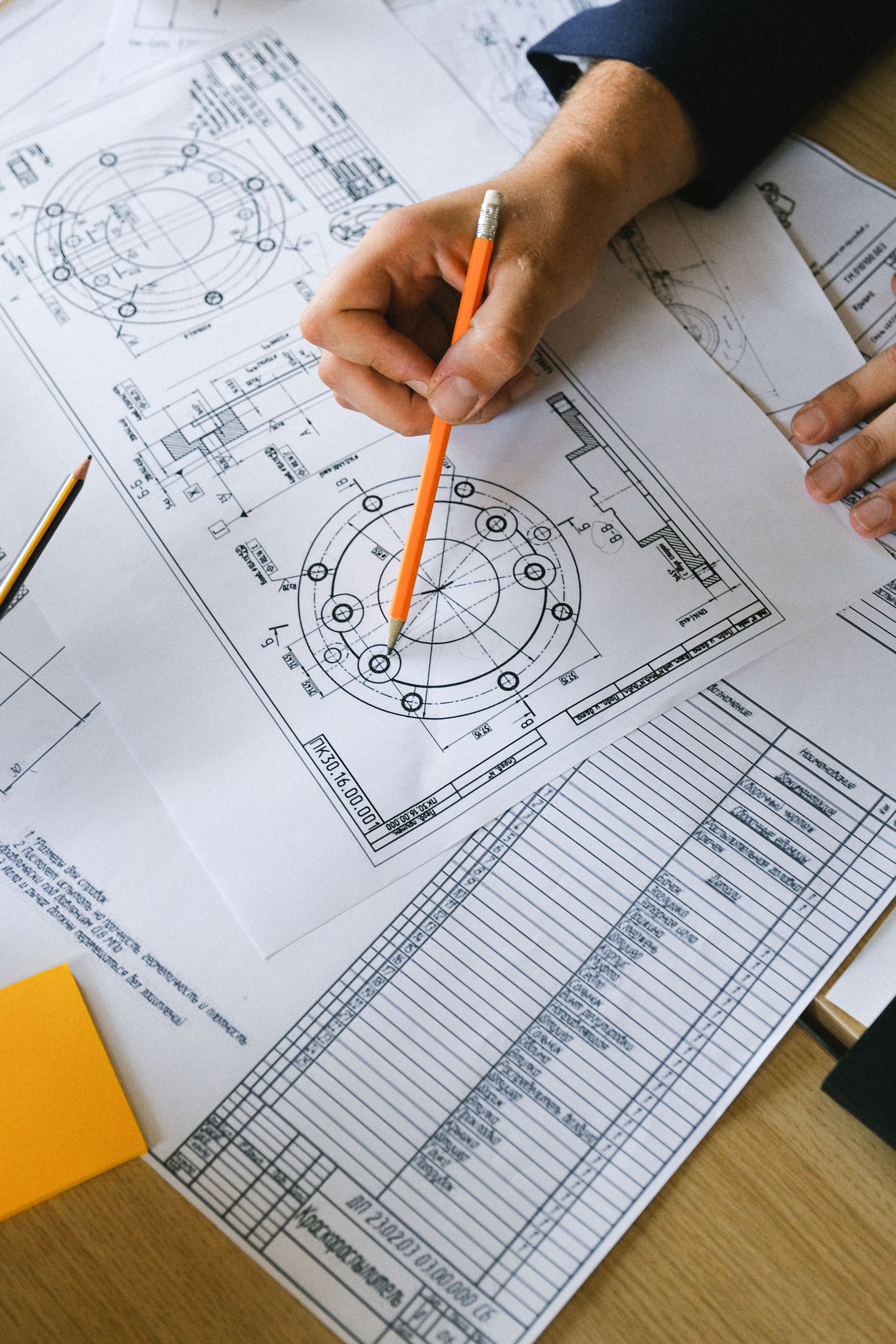 Analisi disegno tecnico CAD e progettazione percorsi utensile